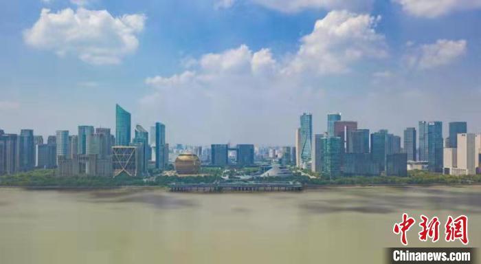 浙江杭州錢塘江畔。　王剛 攝
