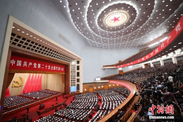 10月16日，中國(guó)共產(chǎn)黨第二十次全國(guó)代表大會(huì)在北京人民大會(huì)堂隆重開幕。 <a target='_blank'  data-cke-saved-href='/' href='/'>中新社</a>記者 蔣啟明 攝 　